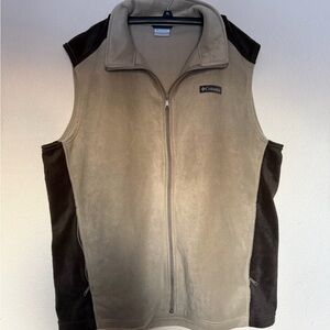 Columbia Men's Black and Tan Fleece Vest